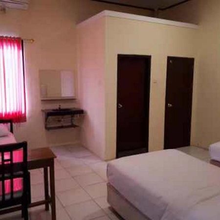 RedDoorz near Dermaga Pelabuhan Rakyat Sorong Exterior foto