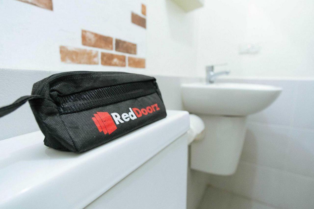 RedDoorz near Dermaga Pelabuhan Rakyat Sorong Exterior foto