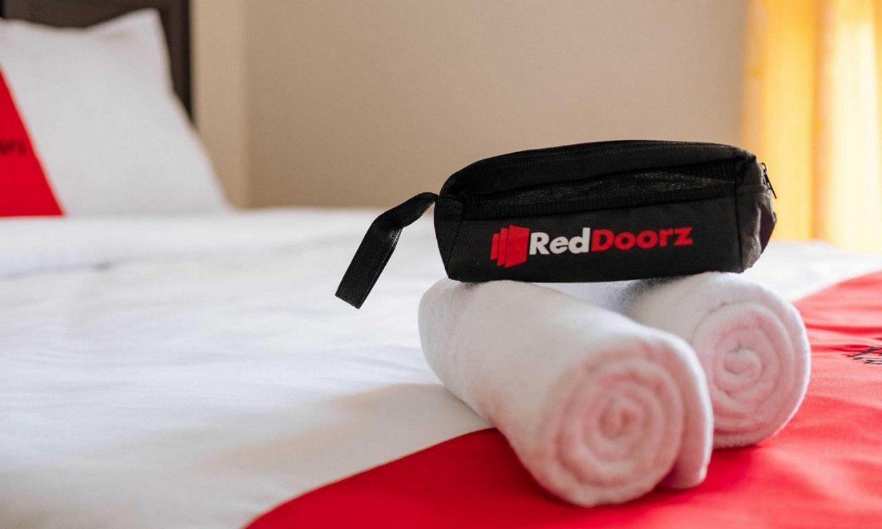 RedDoorz near Dermaga Pelabuhan Rakyat Sorong Exterior foto
